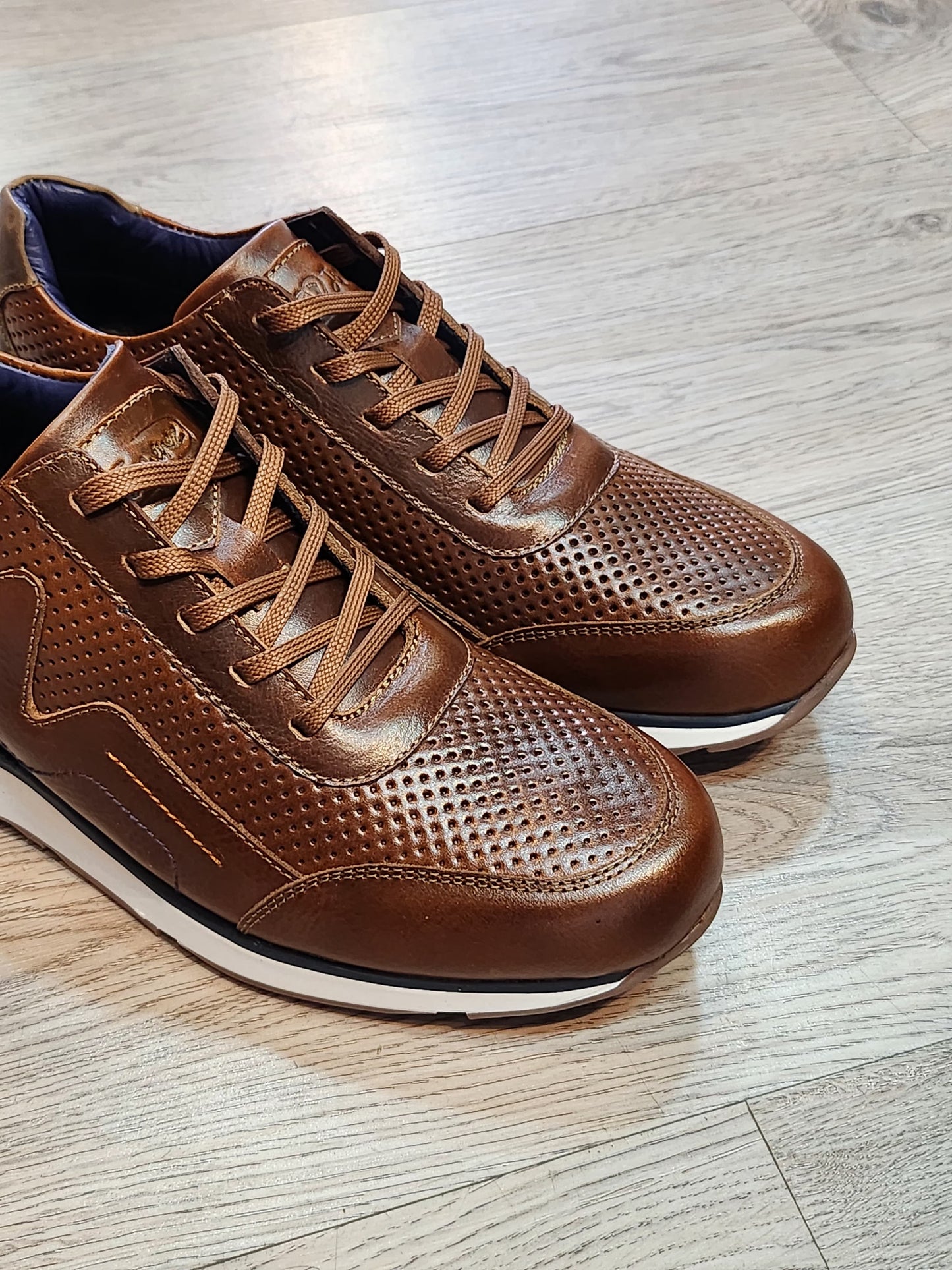 Tenis en cuero, caballero