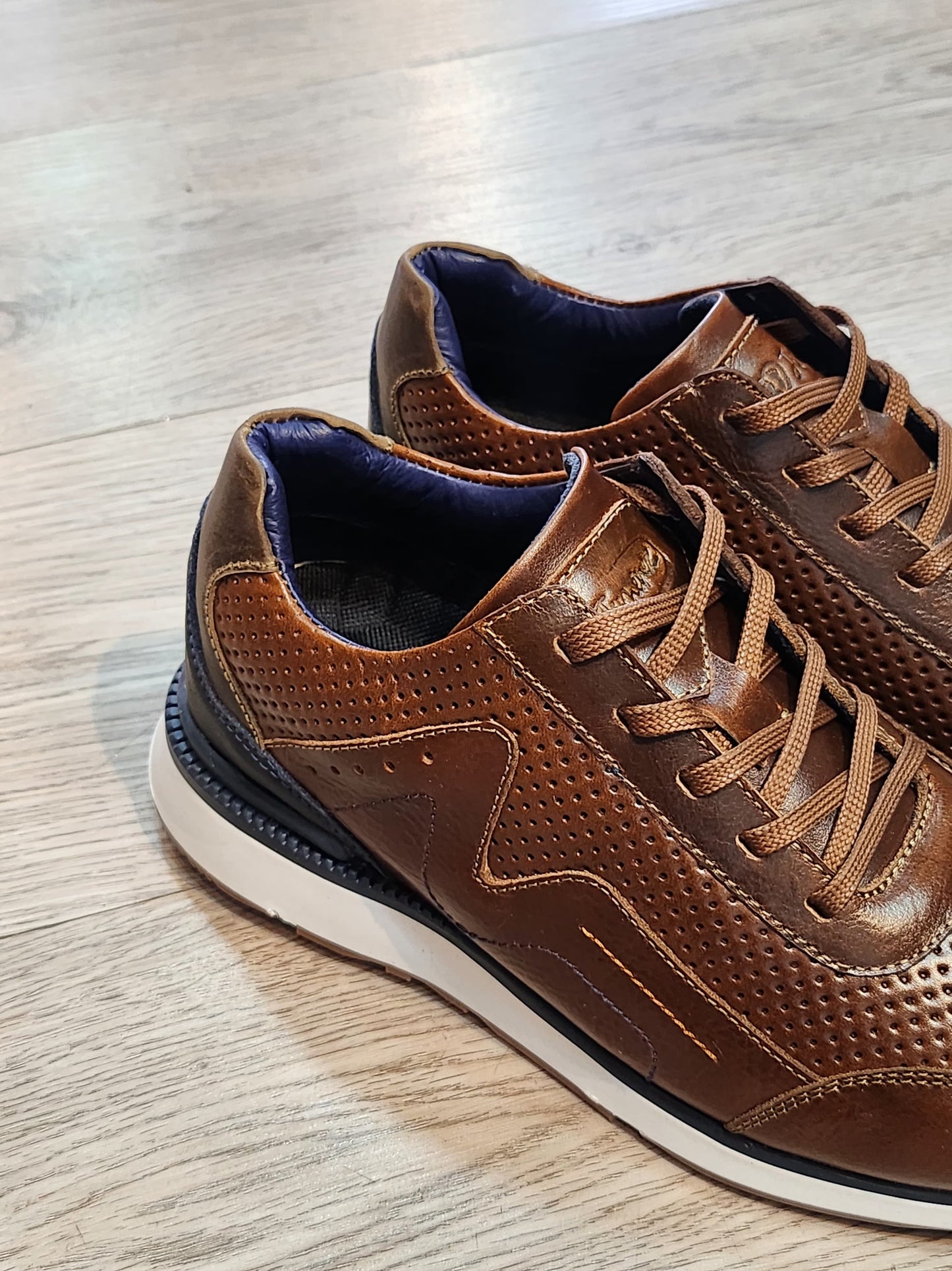 Tenis en cuero, caballero