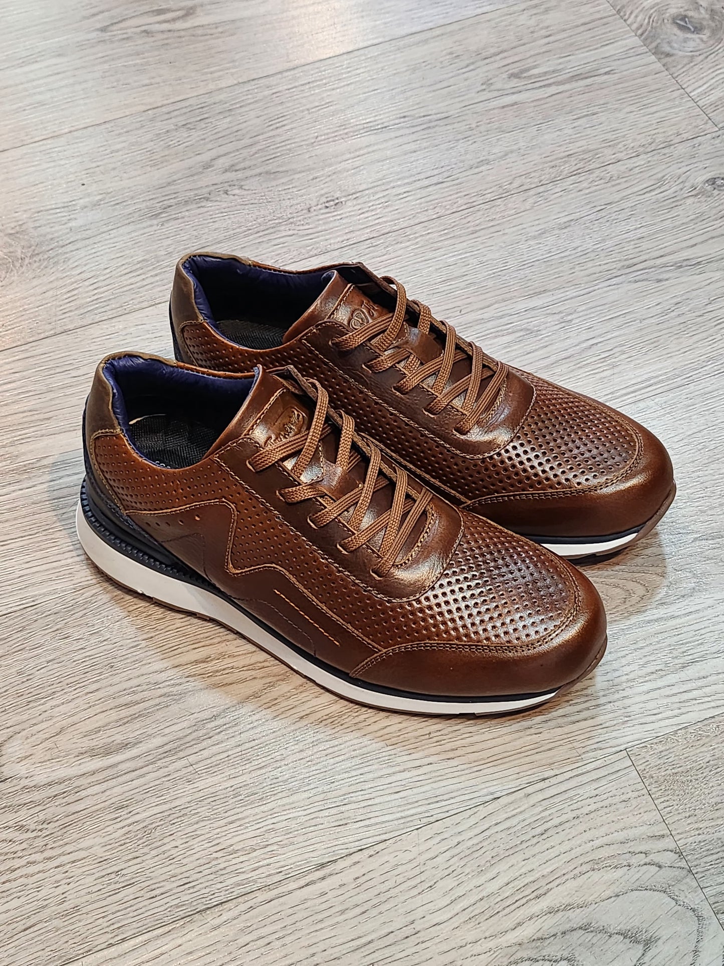 Tenis en cuero, caballero