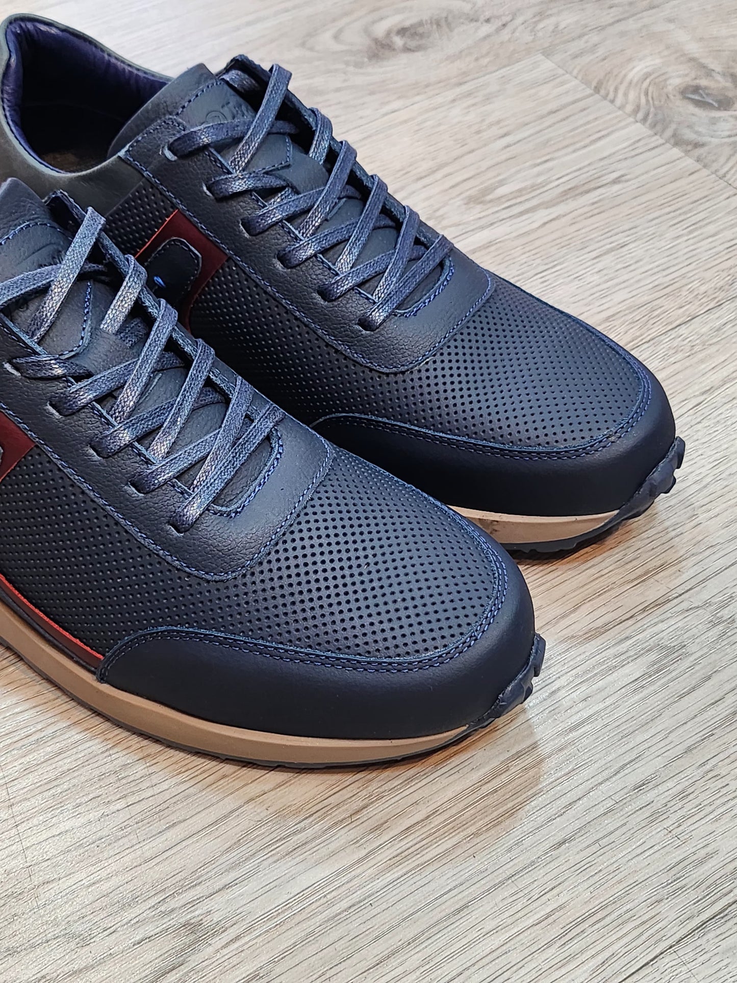 Leather tennis shoes, men