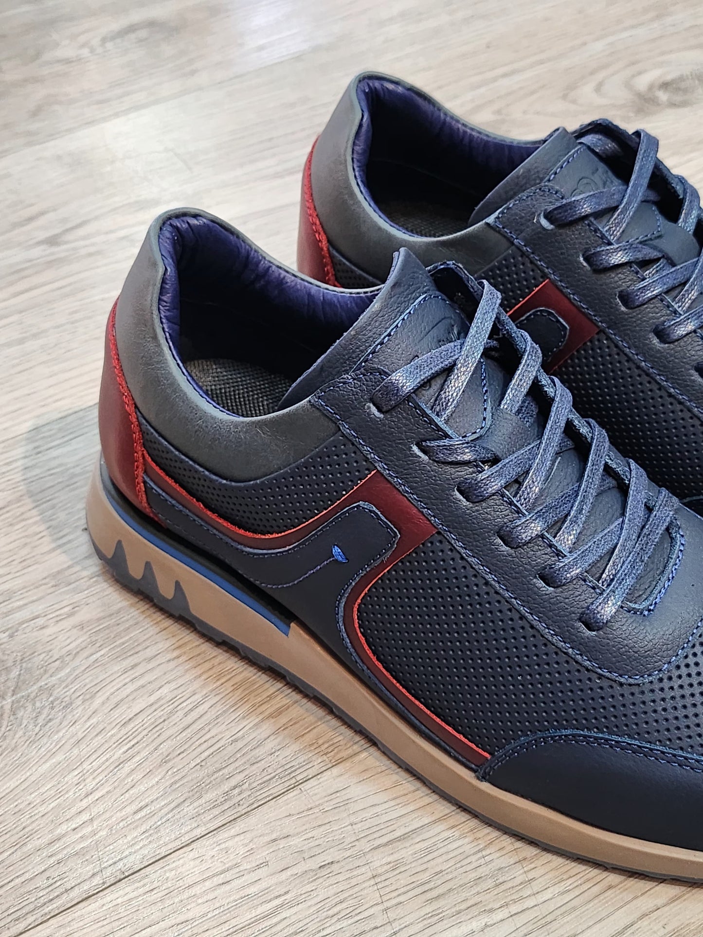 Leather tennis shoes, men