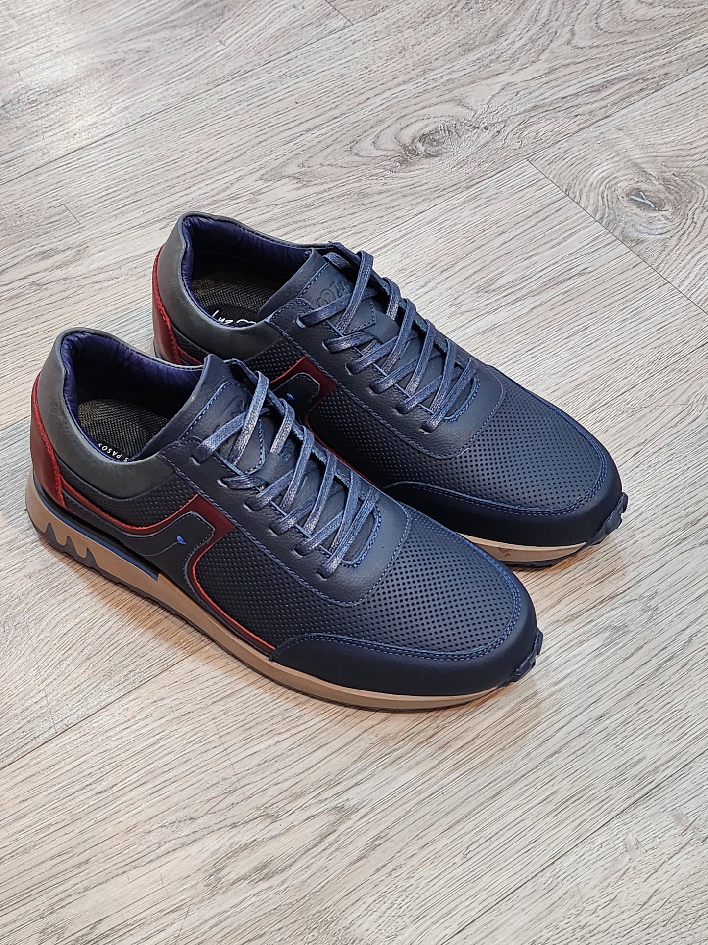 Leather tennis shoes, men