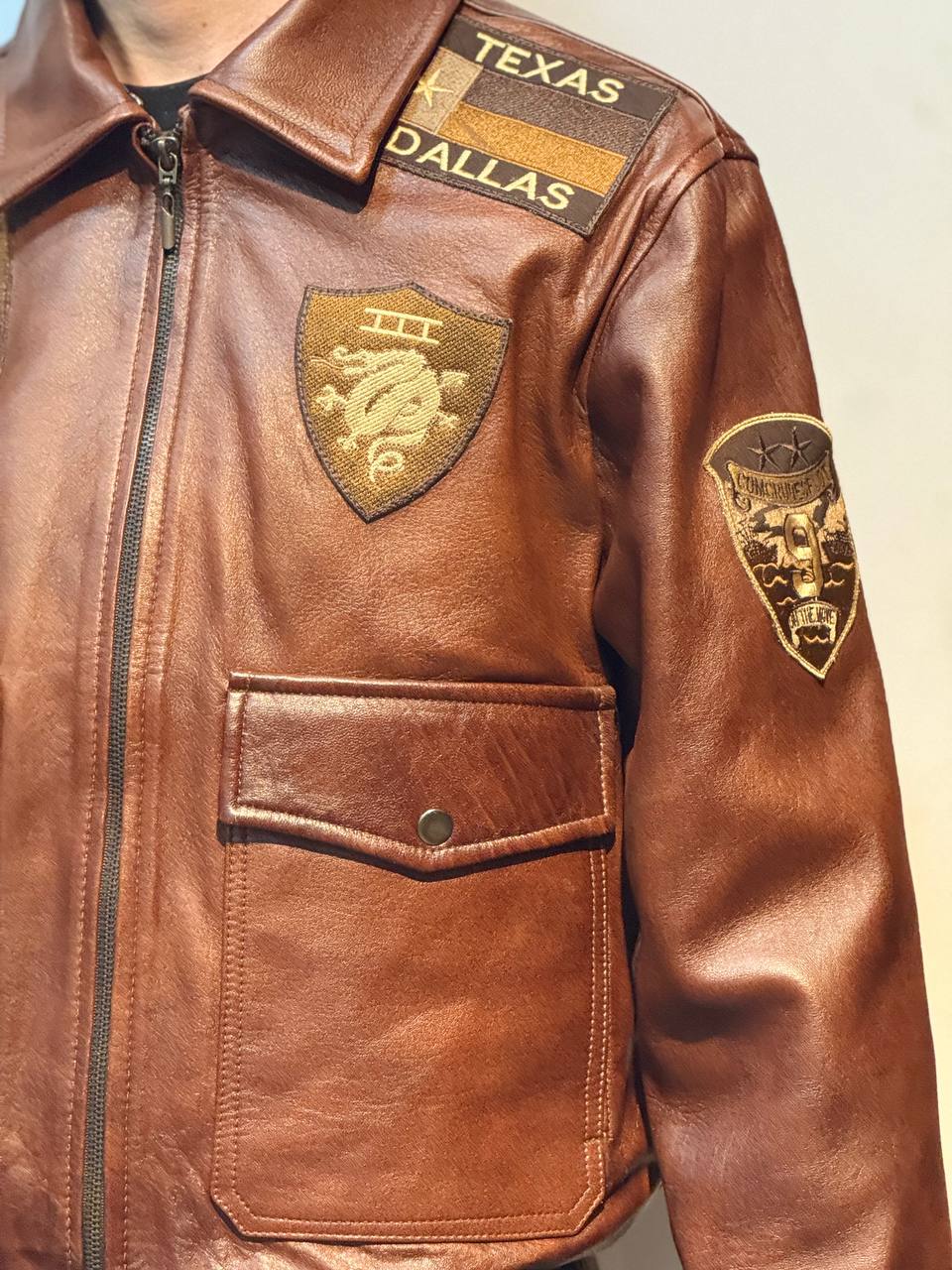 Chaqueta tipo piloto con parches