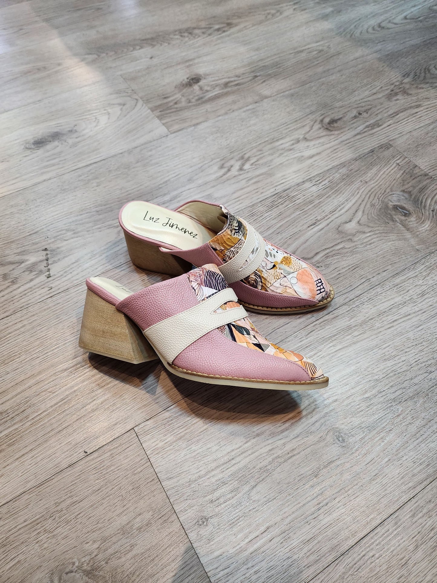 Zapatos V36 con impresión