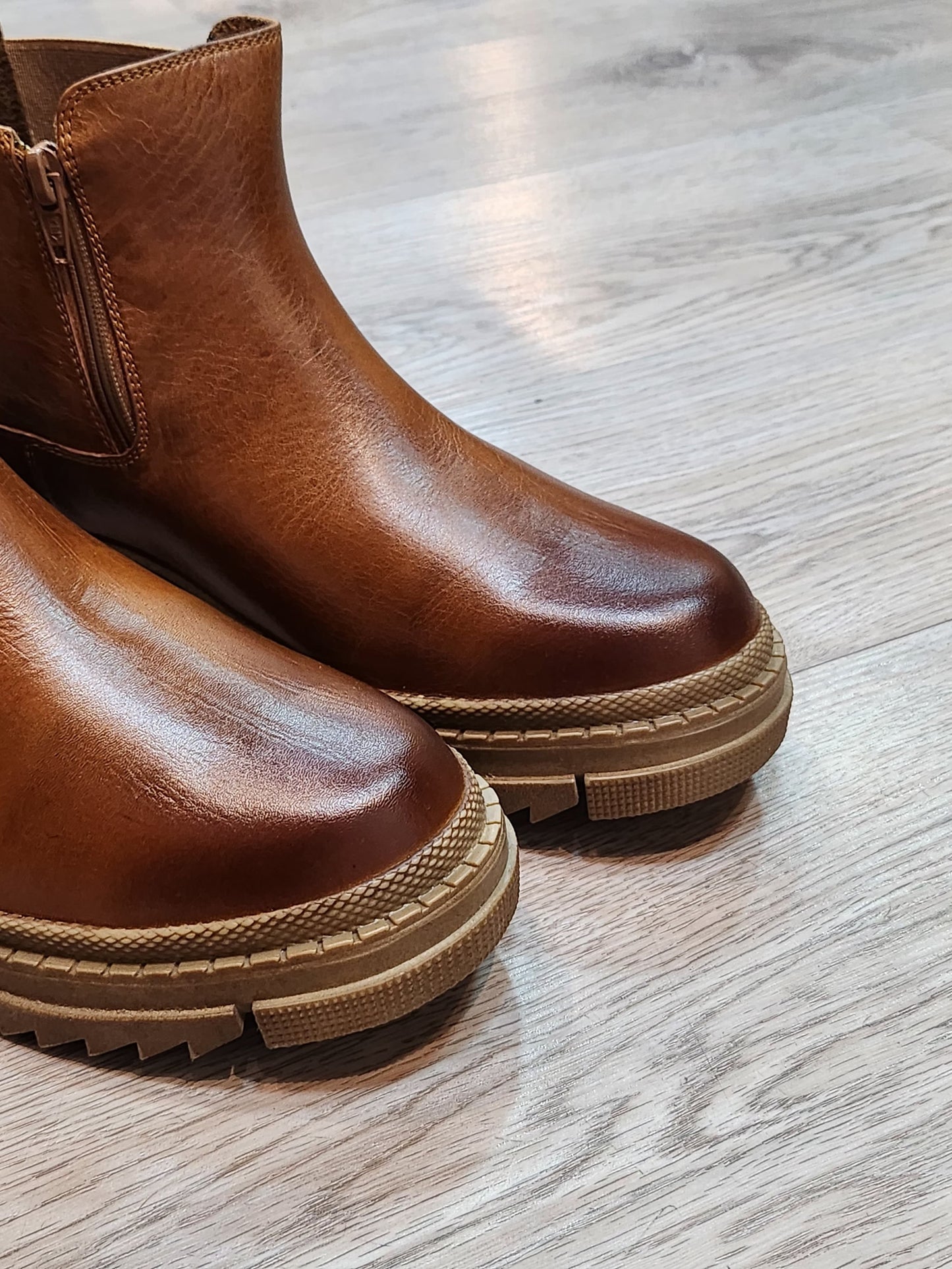 Botines tipo Chelsea 842 Caramelo