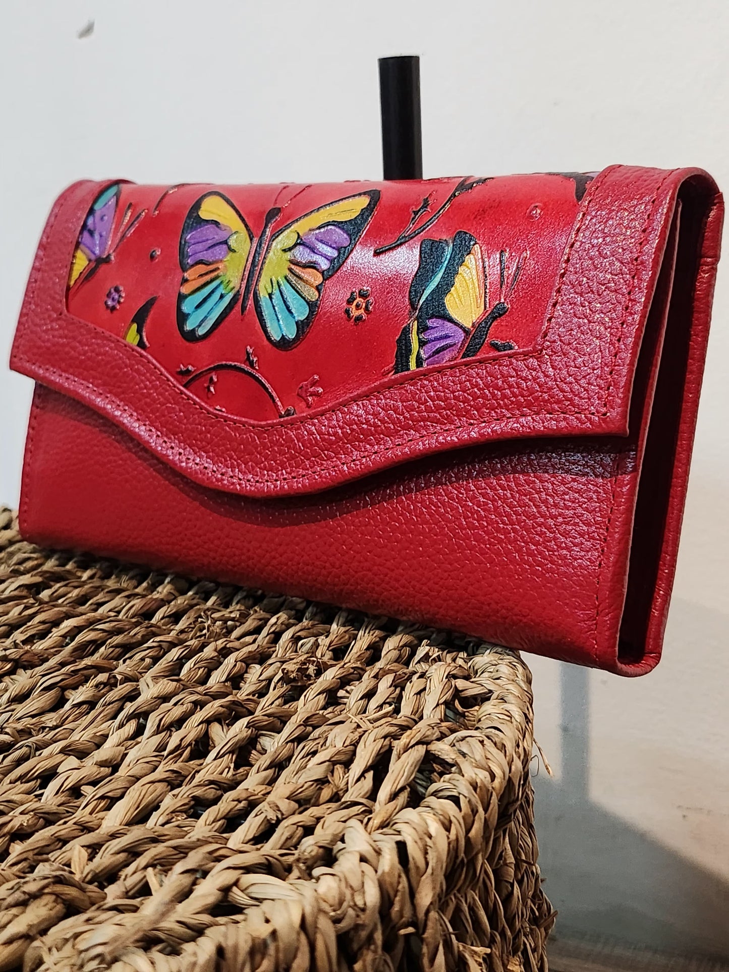 Billetera grande para dama, en cuero.