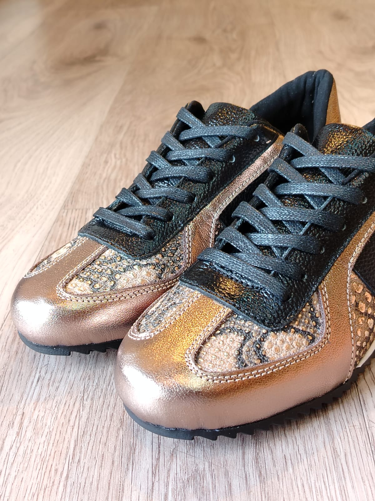 TENIS MAYELA DAMA /BRONCE