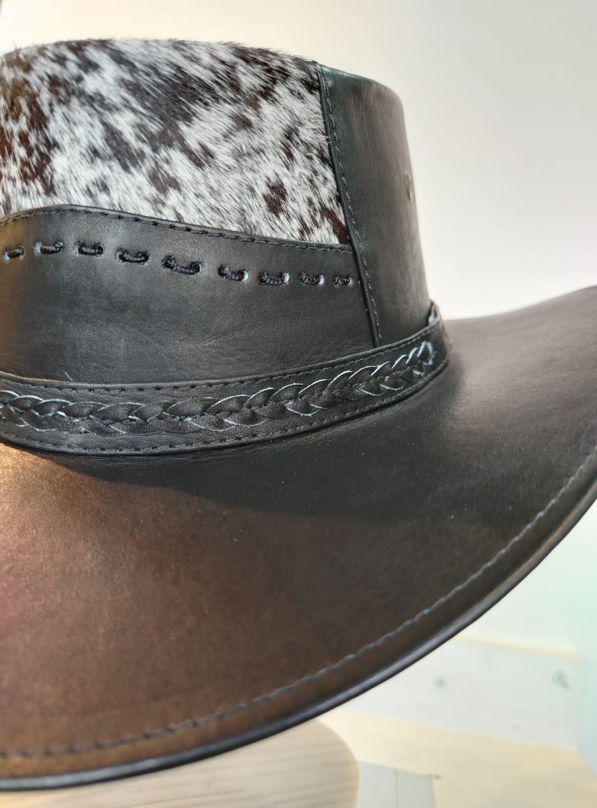 SOMBRERO EN CUERO TRADICIONAL