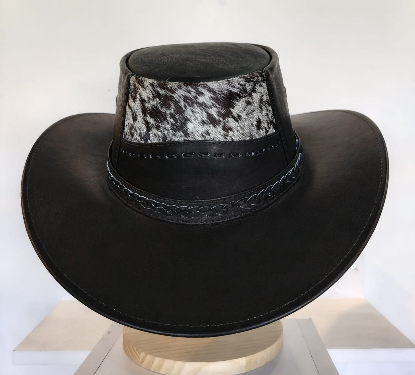 SOMBRERO EN CUERO TRADICIONAL